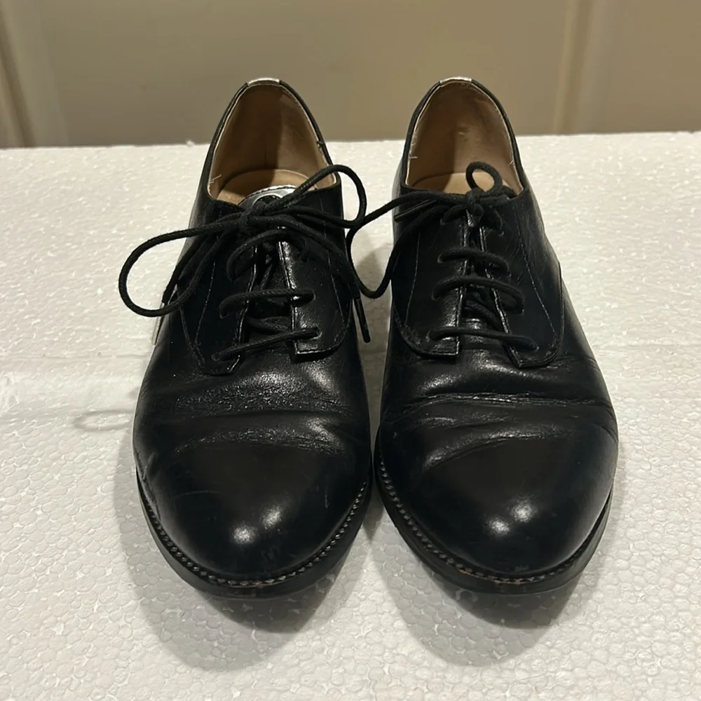 Mellow Yellow lace up Black/silvery details flat leather shoes girls size 4(35)